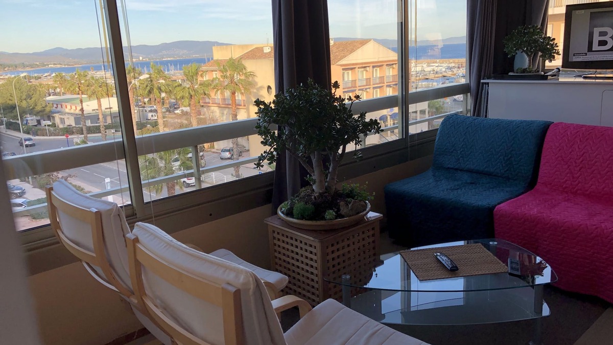 Toulon - Hyeres Apartment | 3 rooms port Hyeres, sea view, Internet wifi TV THD, air conditioning, classified 3* tourism