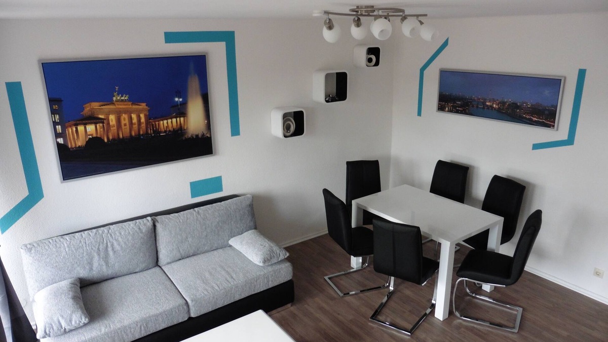 Tempelhof Apartment | 3 rooms, up to 7 persons, luxuriously furnished, "Magnolia"