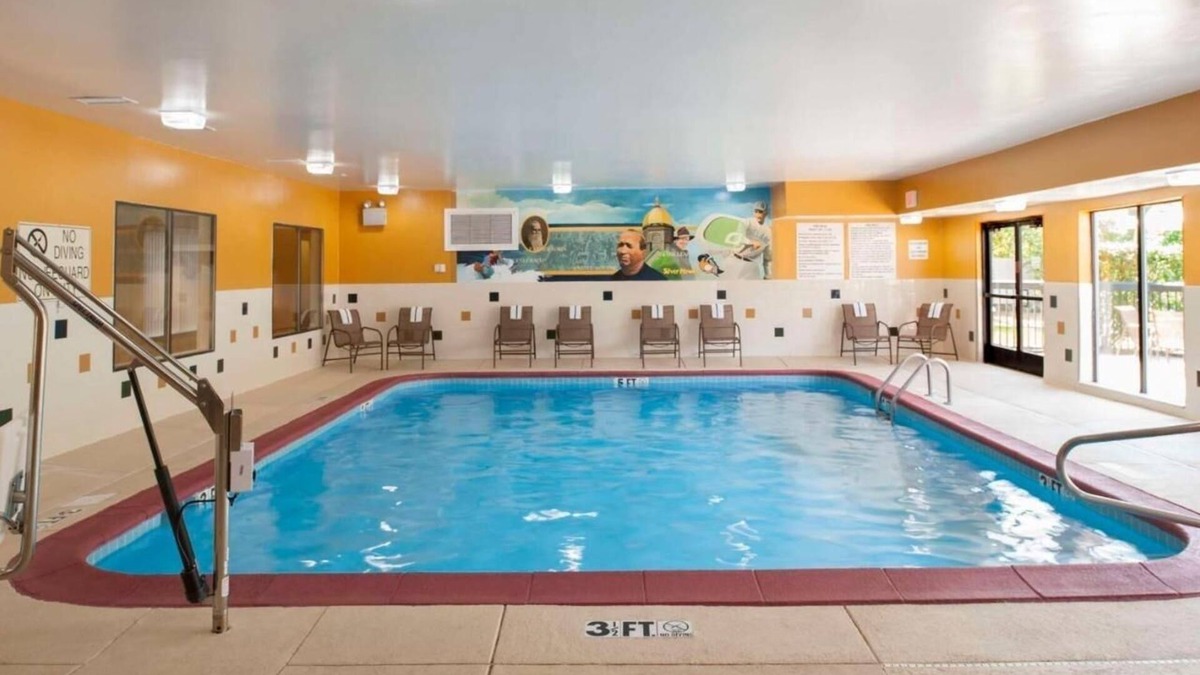 South Bend Hotel | 3 Rooms with Comfortable Bed & Indoor Pool Access – Ideal for Travelers on I-90
