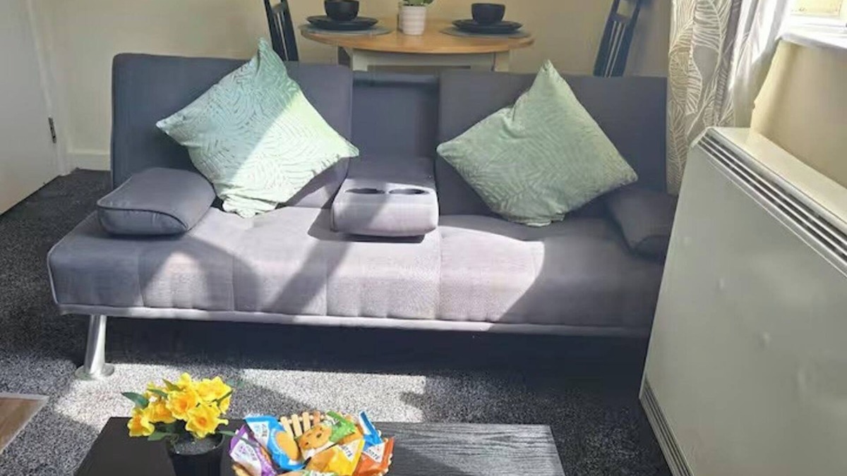 Eccles Apartment | 3 Sleeps w/FreeParking, WiFi, Self-checkin