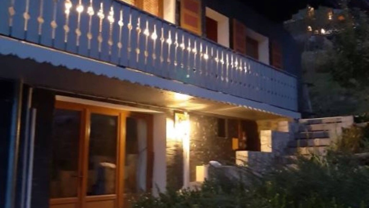 Chatel Ski Chalet | 3-star chalet at the foot of the Petit Chatel chairlift: sleeps 10