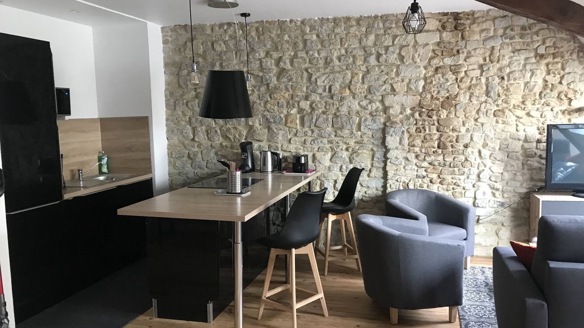 Bayeux Apartment | 3-star furnished apartment with view of the cathedral.