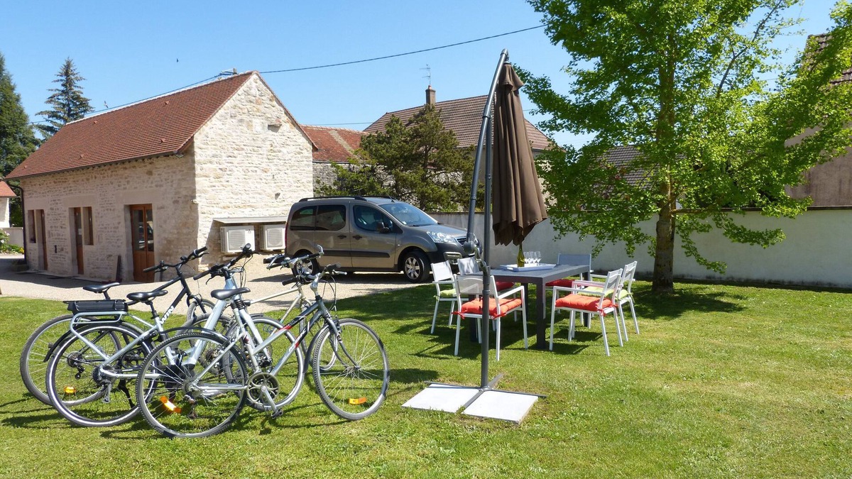 Corpeau House | 3-star Pommard gîte with air conditioning & garden for couples & families