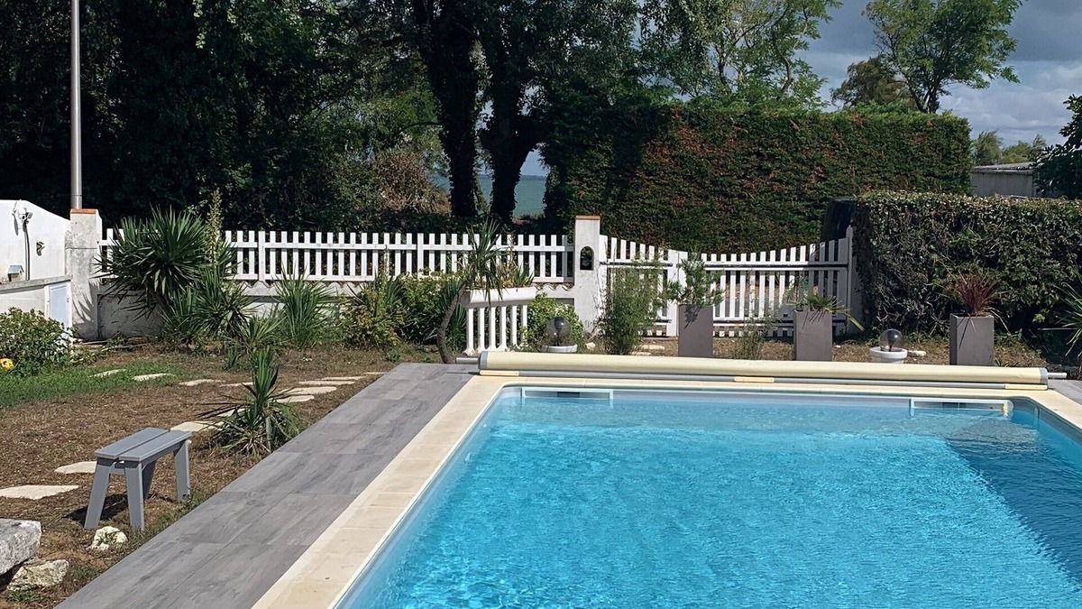 La Bree-les-Bains Villa | 3-star seaside house with 10m pool