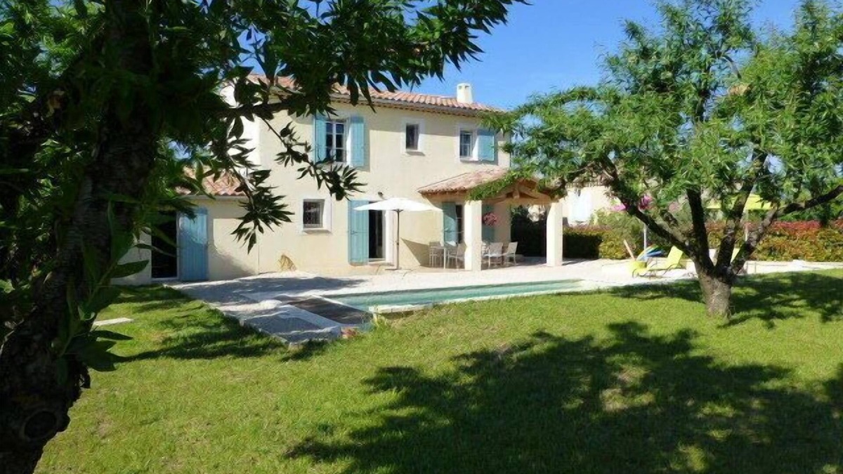 Saint-Didier Villa | 3-star villa with pool in Saint-Didier