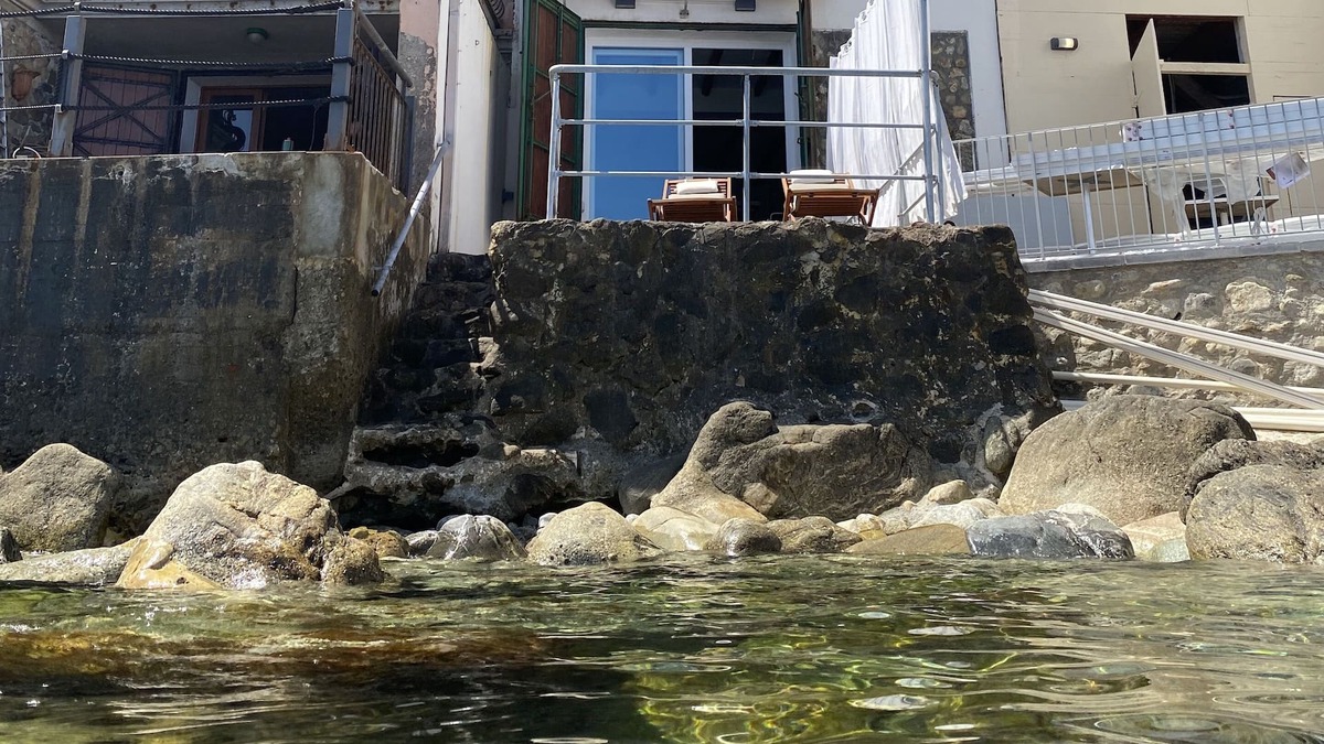 Scilla House | 3 stories house with direct access to the sea