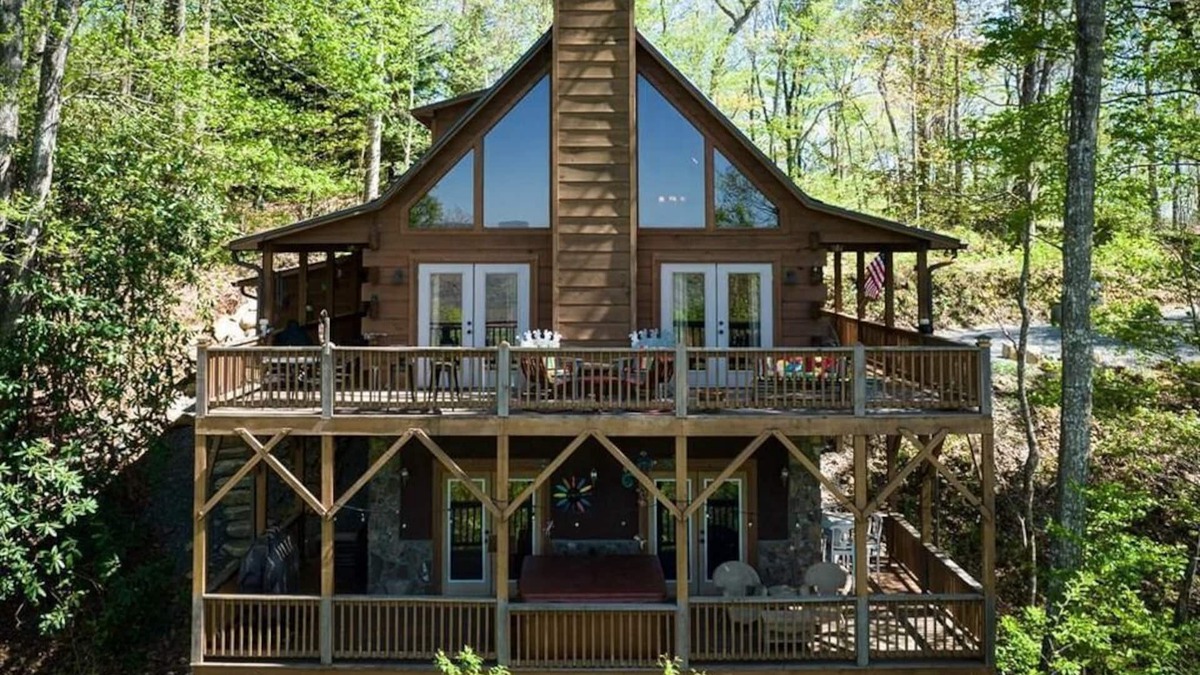 Topton Cabin | 3 Story Cozy Cabin in Nantahala with Beautiful Lake & Mtn View!
