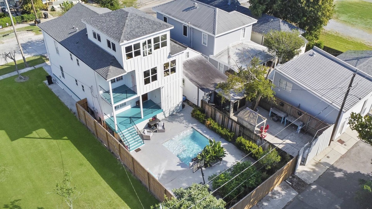 Holy Cross District House | 3 Story Home w Pool, Mississippi River panoramic views and just minutes from FQ