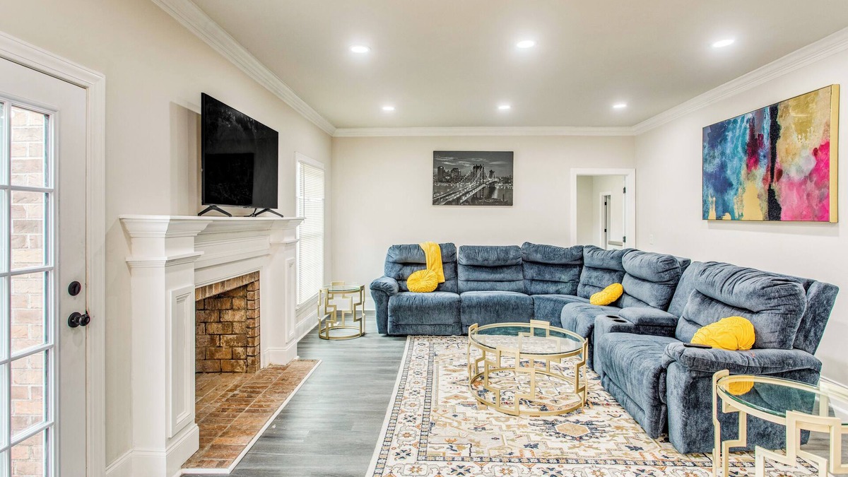 Florence House | 3-Story Home w/Private Backyard in Florence!