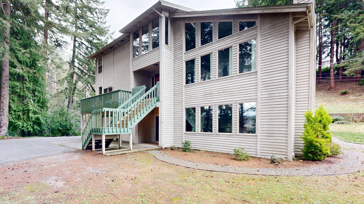 North Bend House | 3-story home with private deck, bar/entertainment room, & W/D