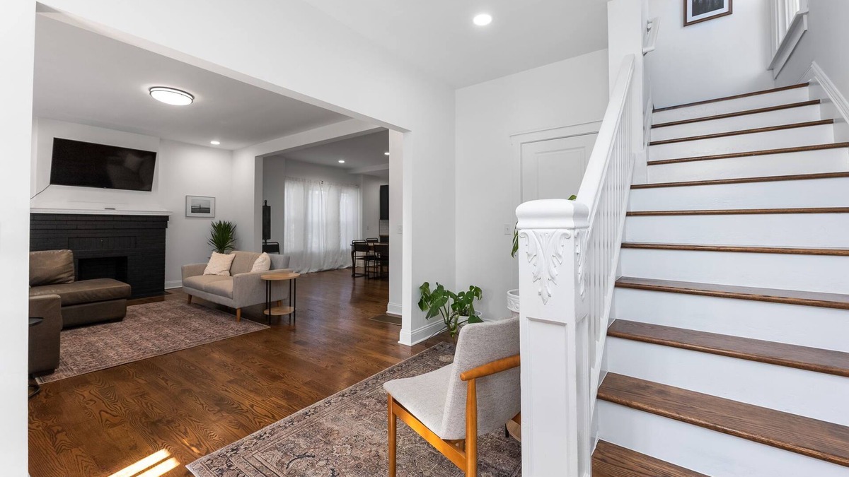 Clintonville House | 3 story, massive house in Central Columbus. Huge Kitchen!