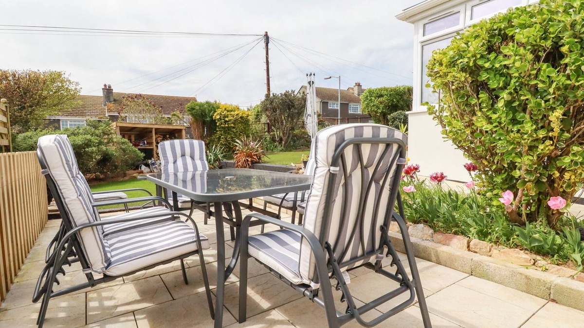 Pelynt House | 3 SUMMER LANE PARK, pet friendly, with open fire in Pelynt