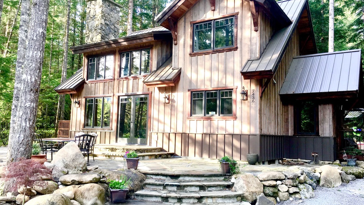 Warnick Cabin | 3.tKnotty Lodge – Reclaimed Timber Charm Meets Modern Comfort near Mt. Baker