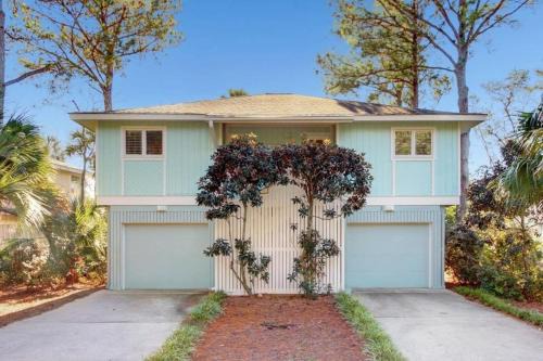 Twin Oaks House | 3 Twin Oaks Lane by AvantStay Beach Access Sunroom Great Location
