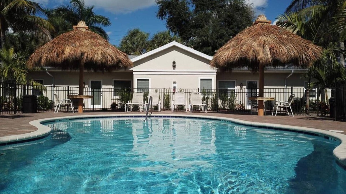 Siesta Key Hotel | #3-TwinPalms-King Studio Suite