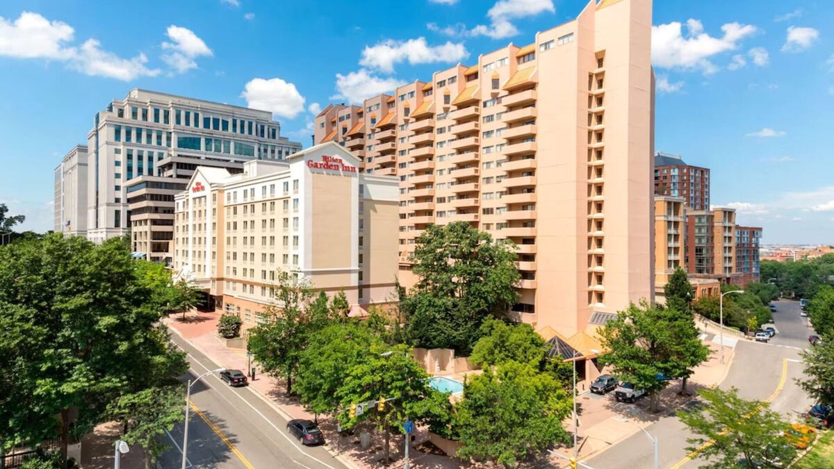 Radnor - Fort Myer Heights Hotel | 3 Units | Convenient Arlington Haven | Walk to Metro for Easy DC Exploration