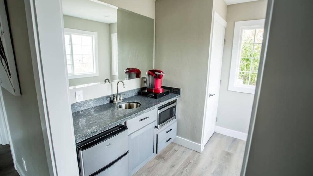 Medford Apartment | 3 units of 5 bedrooms, 4 bathrooms, murphy bed, sofa sleeper, pool & hot tub.