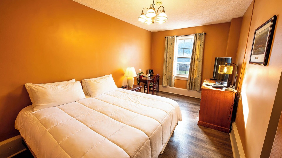 Shawnee On Delaware Hotel | 3 Units | Relaxing Retreat Near Nature Trails & Golf Course | Perfect Getaway
