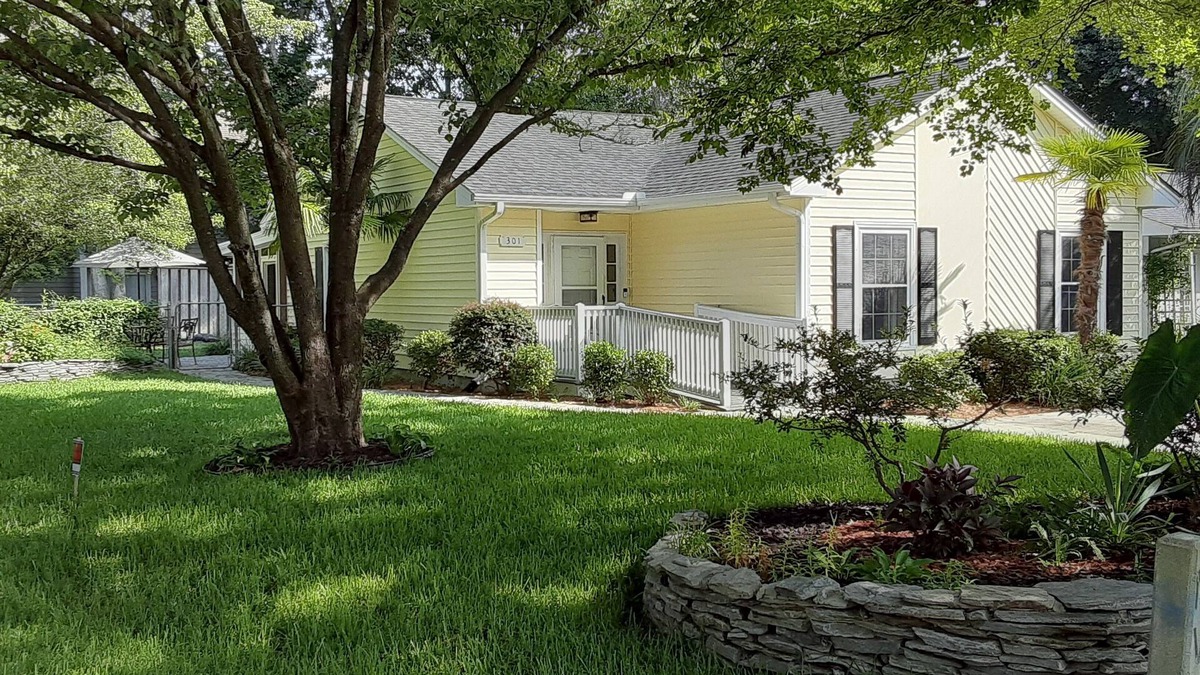 Garden City House | 3 WEEK Minimum. 2BR/2BA House, GREAT LOCATION! Clean,Parking,Fenced Yard.