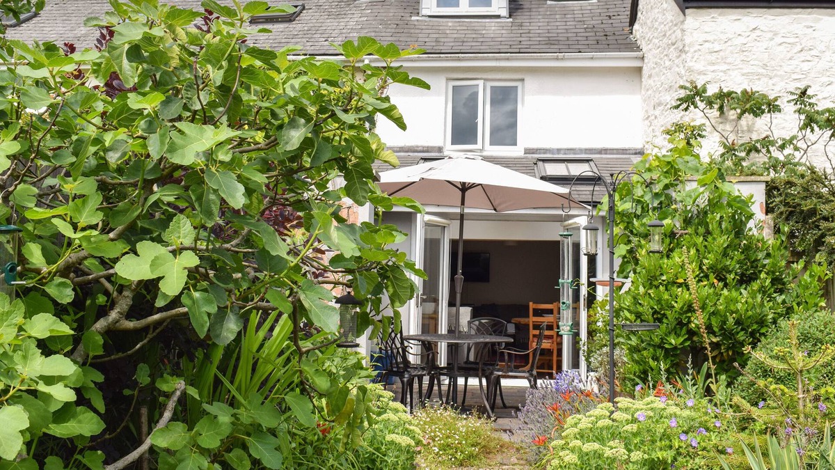 Bampton Cottage | 3 WEST STREET, romantic, character holiday cottage in Bampton, Devon