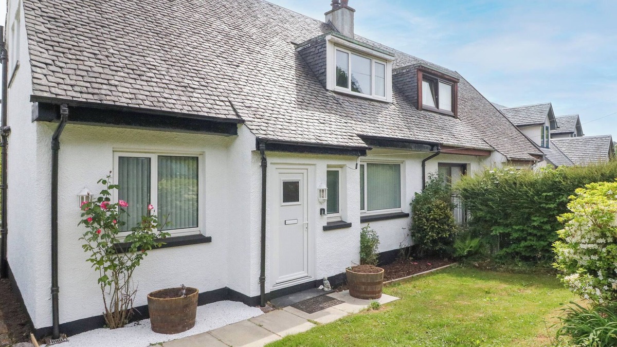 Isle of Seil Cottage | 3 WHIN BANK, pet friendly, with open fire in Balvicar, Isle Of Seil