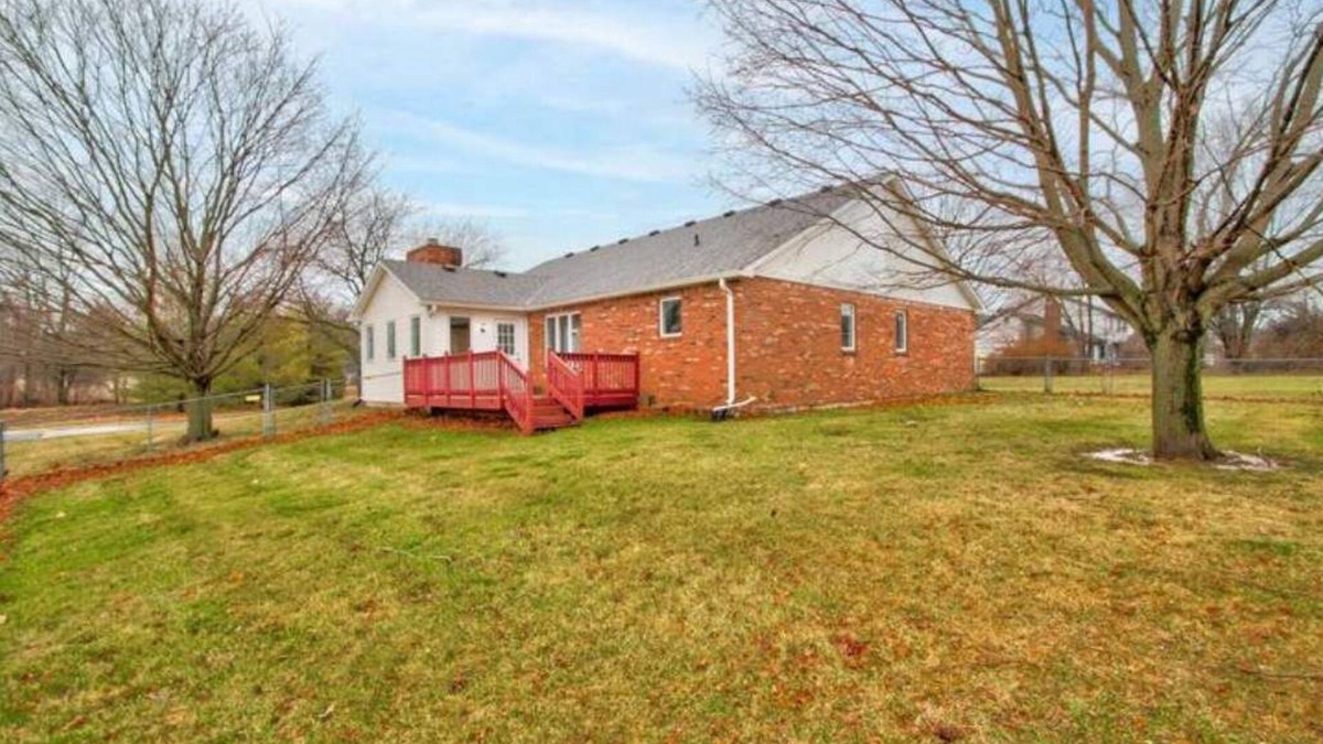 Westfield House | 30 acre park in your back yard!
