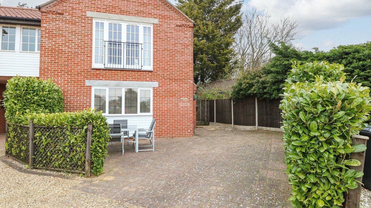 Stalham House | 30 BURTONS MILL, pet friendly, with a garden in Stalham