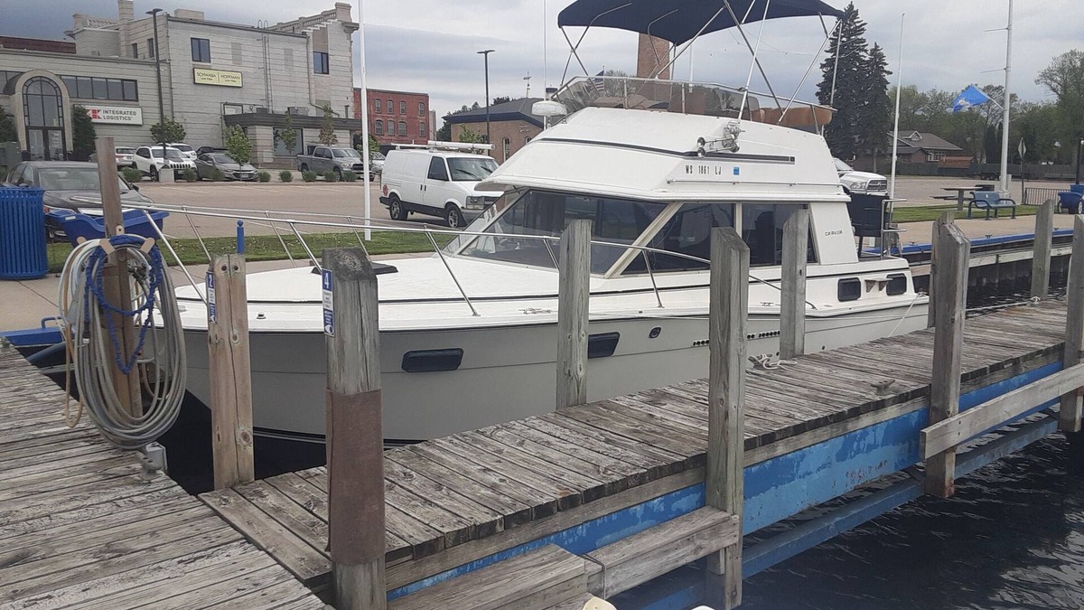 Menominee Boat Rental | 30' CARVER BOAT DOCKED AT MENOMINEE MARINA IN HISTORIC DOWNTOWN MENOMINE MI.