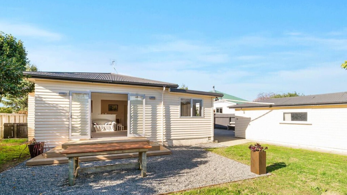 Martinborough Cottage | 30 Cologne - Martinborough Holiday Home