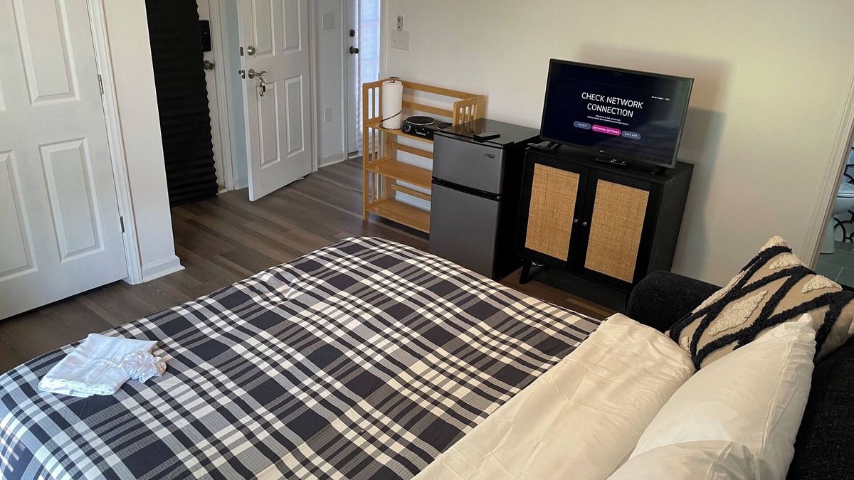 Greensboro Apartment | 30 day min stay - Newly remodeled 1 bedroom suite