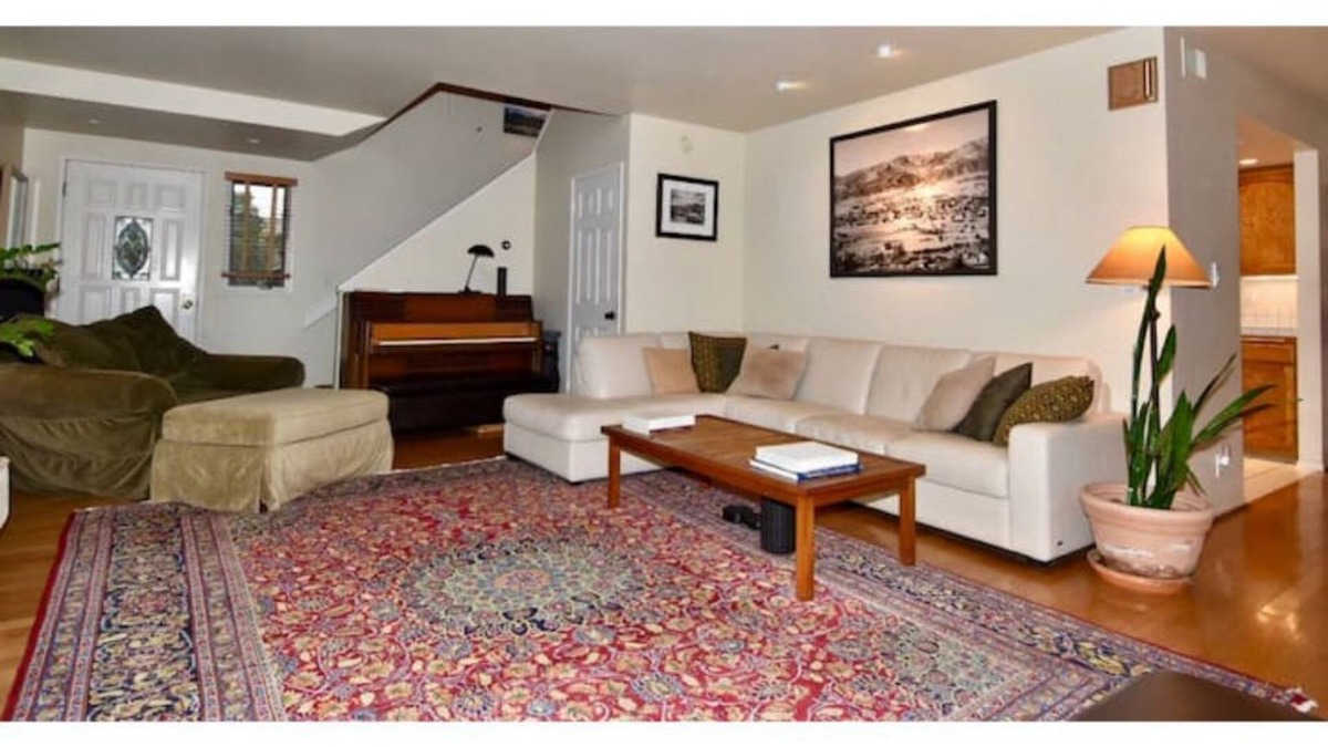 Oak Park House | 30 day minimum: Beautiful Upper West Townhome