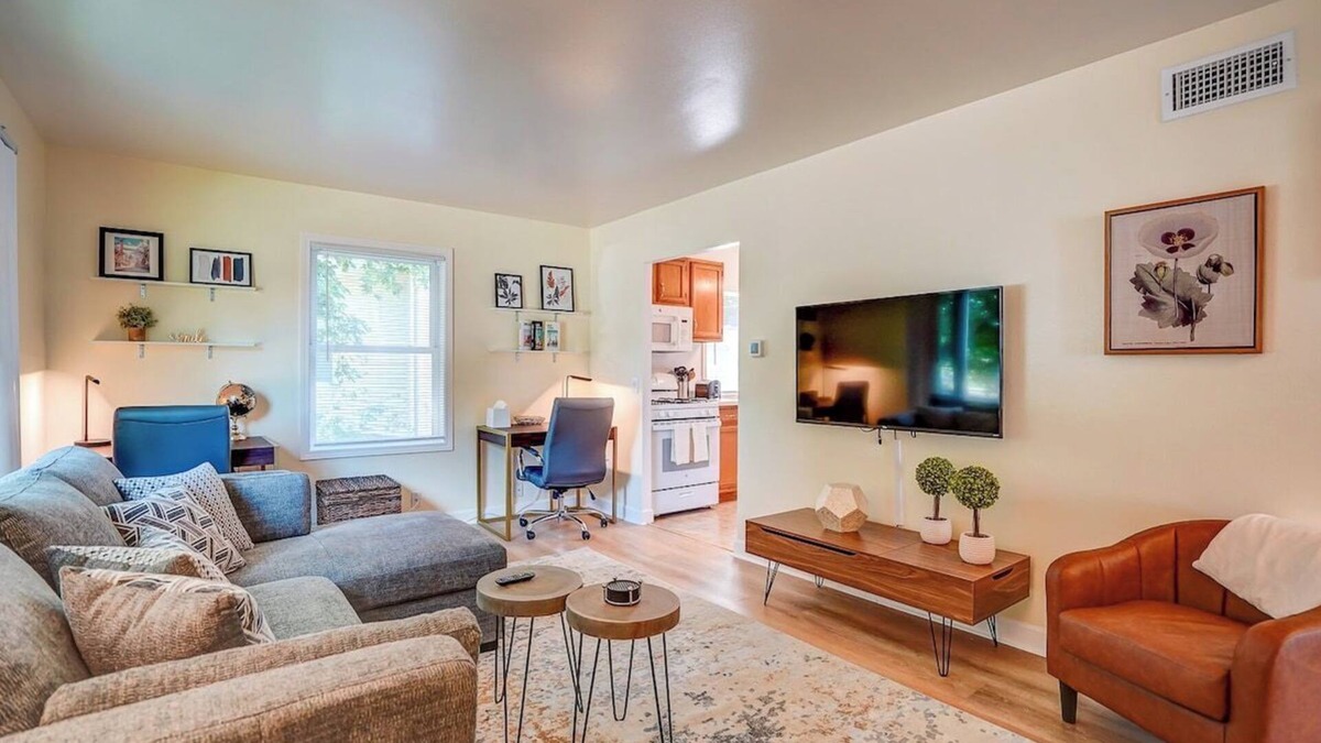 Spring Harbor House | 30 Day Minimum. Entire House, Deck, close to Hosp.