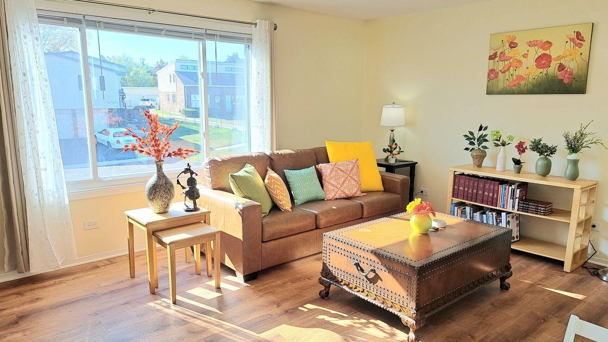 Roselle Condo | 30-Day Plus Extended Stay: Spacious 2 Bedroom/1Bath Condo. Walk to Train!