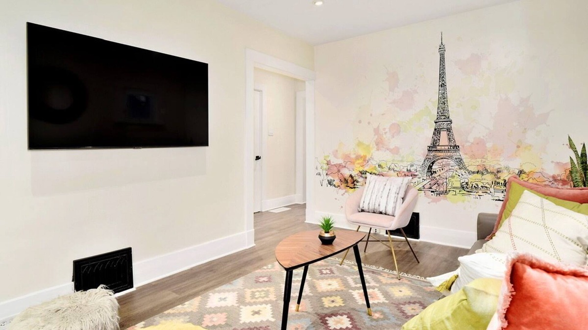 London House | 30+ day, Remote Work, Pet Friendly, Fenced Backyard, Near Downtown