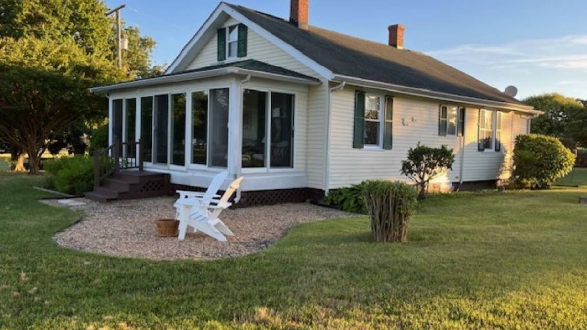 Kilmarnock Cottage | 30+ Day Rental, 2B-1.5BA Retreat, 1932 Cottage, Water Front, Quiet, WiFi