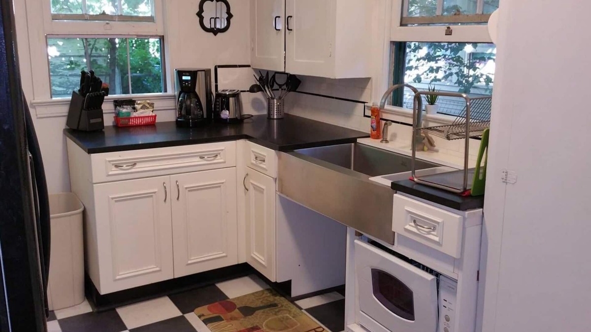 Altamont House | 30+ Day❤️Smart Craftsman ❤️of Downtown | King Queen | BBQs, Patio Set + Fenced Y