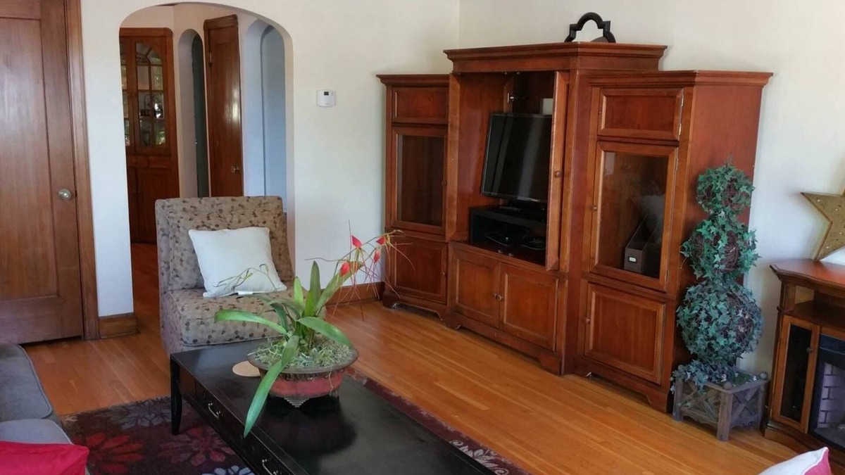 Altamont House | 30+Day❤️Smart Craftsman ❤️ of Downtown | King Double Crib | BBQ, Patio Set + Fen