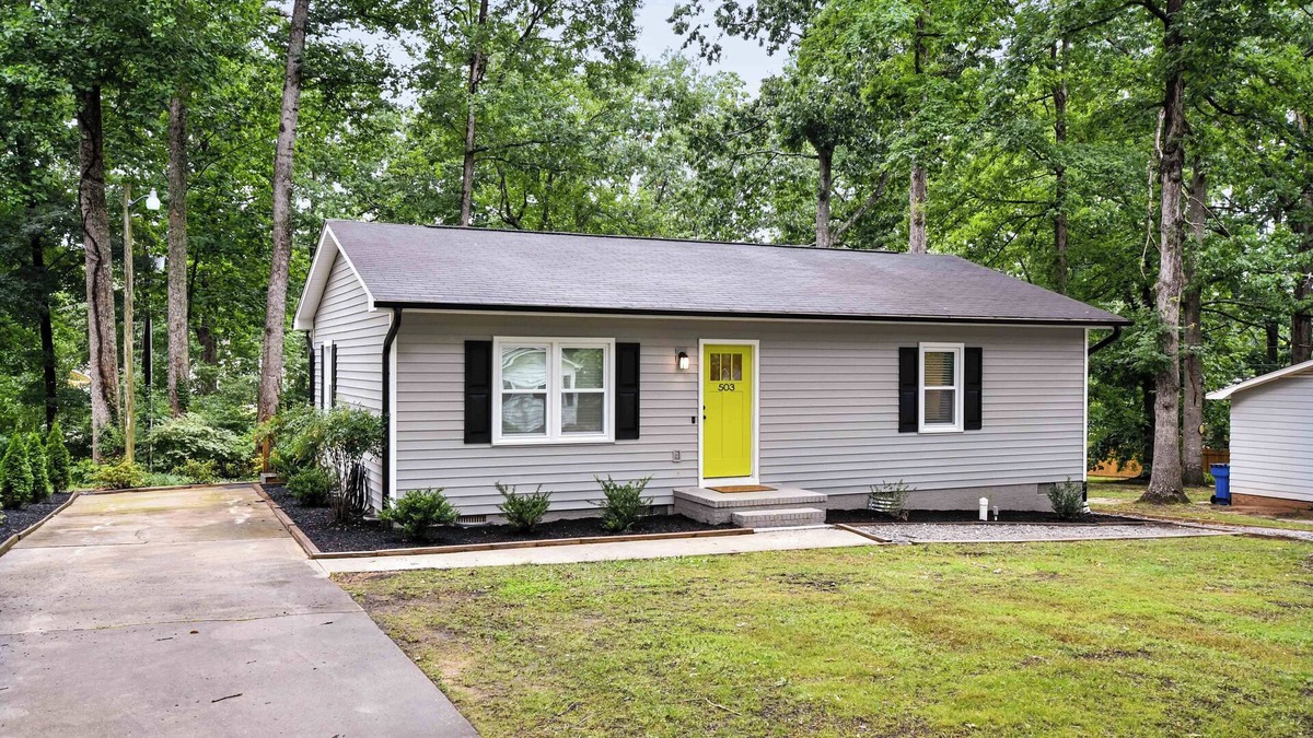 Simpsonville House | 30+ day stays-Completely renovated 2 bed/2 bath in Simpsonville, SC