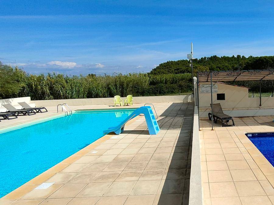Saint-Mitre-les-Remparts House | 30 m² Mobile home ∙ 2 bedrooms ∙ 6 guests