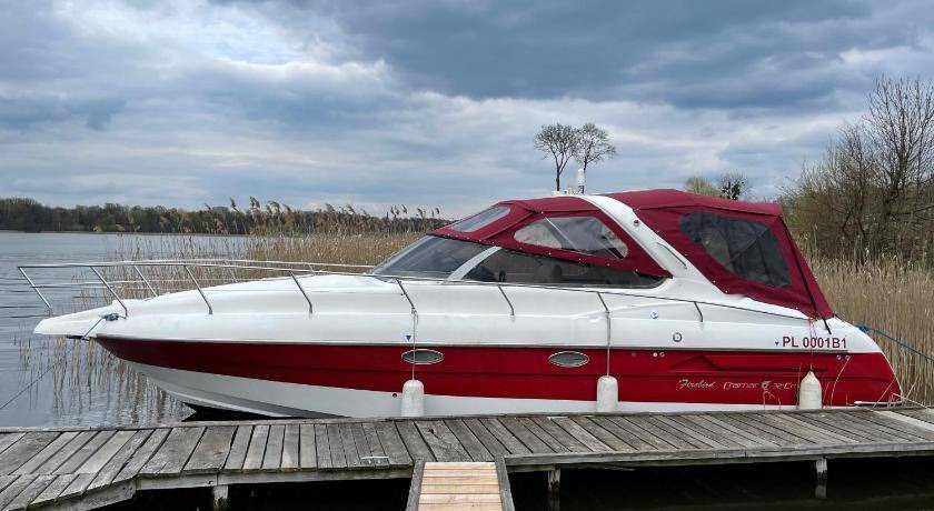 Ilawa Boat Rental | 30 m² Houseboat ∙ 2 bedrooms ∙ 8 guests