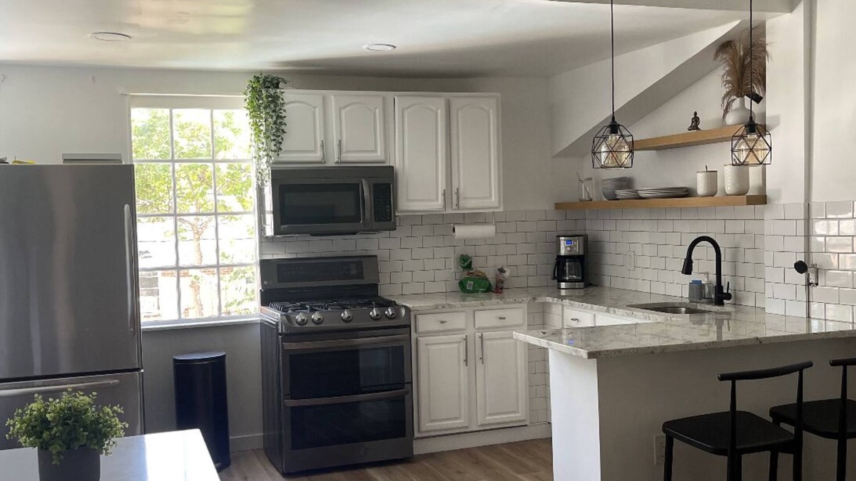 Elizabeth Apartment | 30 min driving to Manhattan nyc 5 min to train station