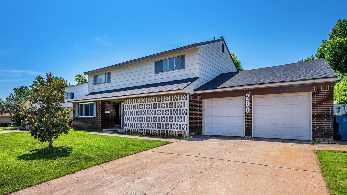 Midwest City House | 30 min to OU! Spacious 5 bedroom home with Private Pool and Hot Tub
