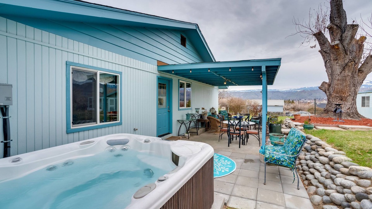 Monitor House | 30 Mins to Leavenworth: Home w/Hot Tub & Yard!