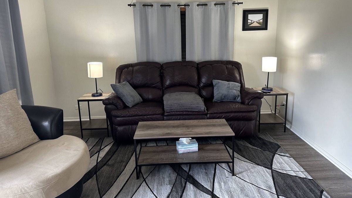Frankfort House | 30 minutes from downtown Chicago!