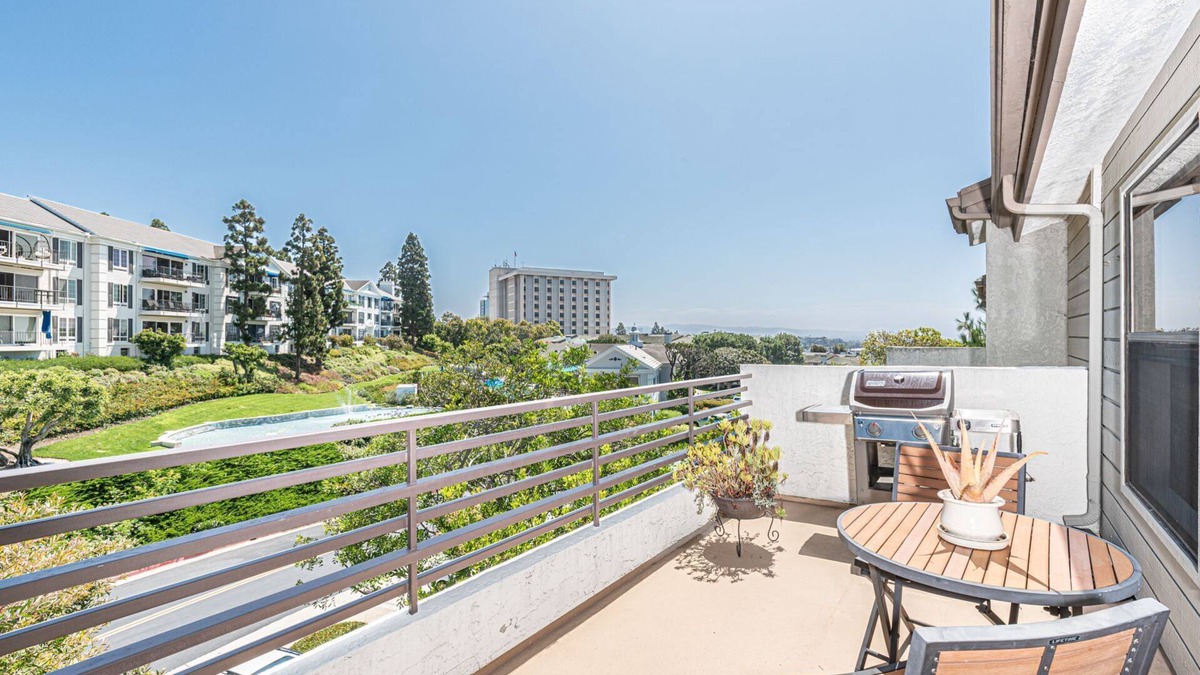 Santa Ana Heights Condo | 30+ Night | Stylish Apartment w/Balcony and Pool Access