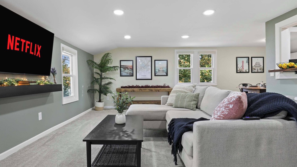 Madison Apartment | 30+ Nights | Pets Welcome | Travel Professionals