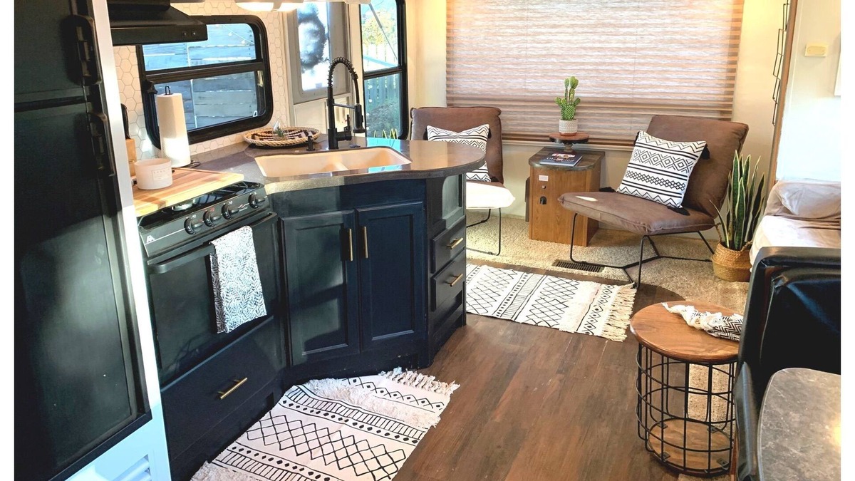 Spring Hill House | 30% Off Boho Glamping Retreat Nashville w/ POOL! Pets are Welcome!