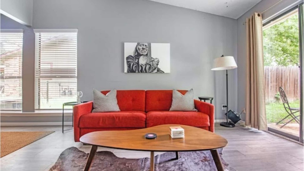 Franklin Park House | 30% Off Long Term Stays! Willie & Friends
