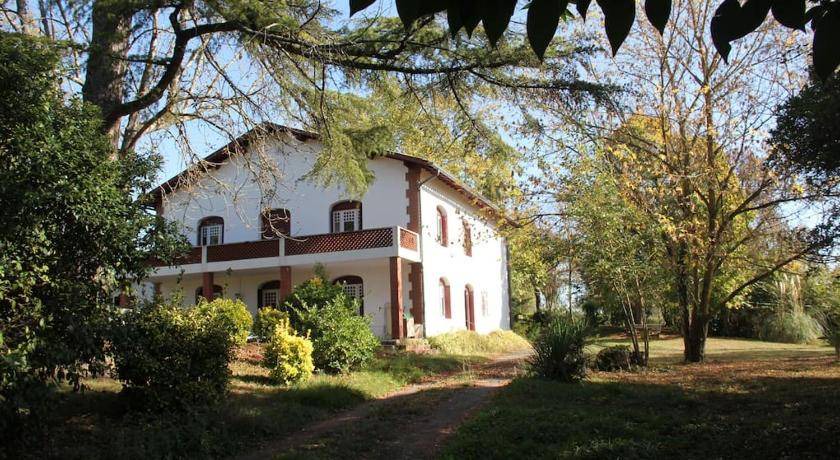 Gavarret-sur-Aulouste House | 300 m² House ∙ 5 bedrooms ∙ 14 guests