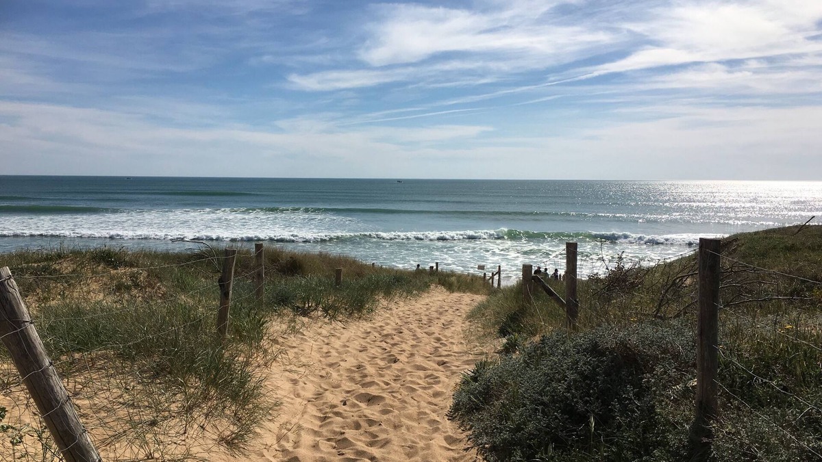 Saint-Pierre-d'Oleron House | 300 M from the sandy beach near Cotinière.